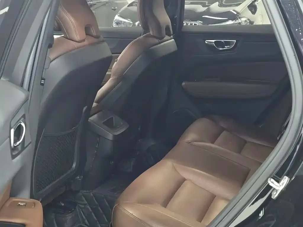 Volvo XC60 2022 из CN, фото 3