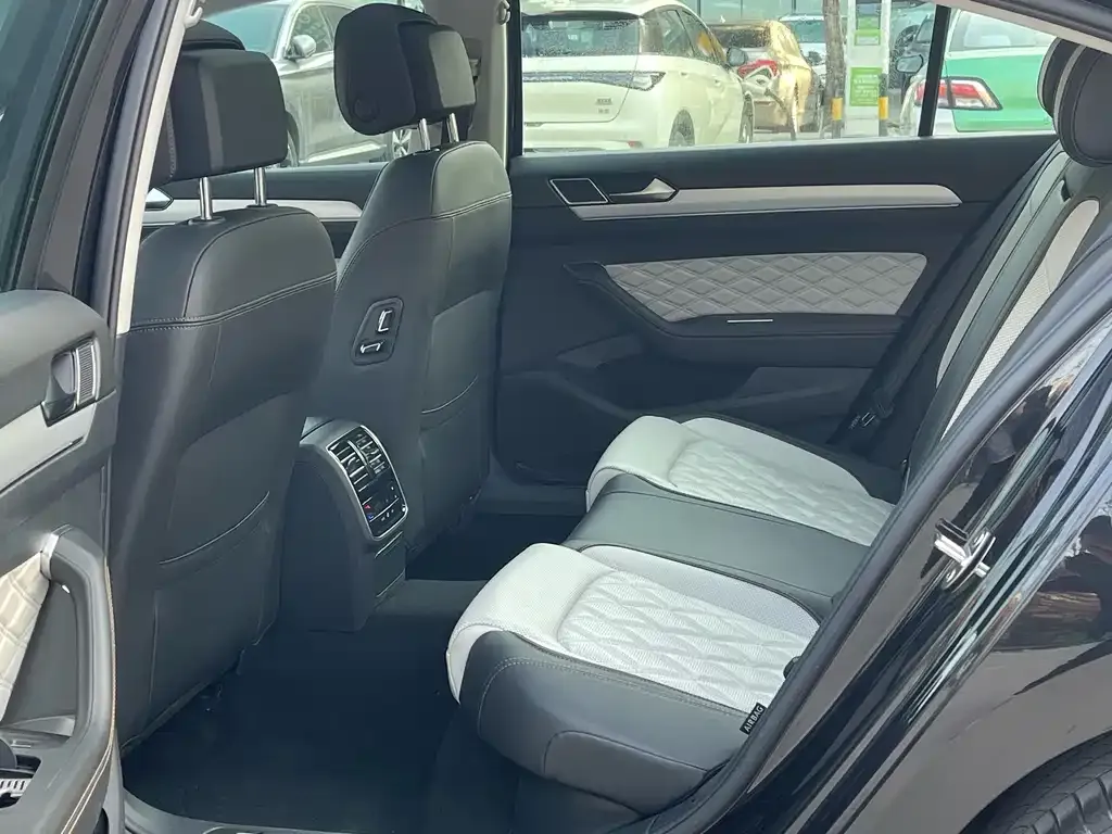 Volkswagen Magotan 2024 из CN, фото 2