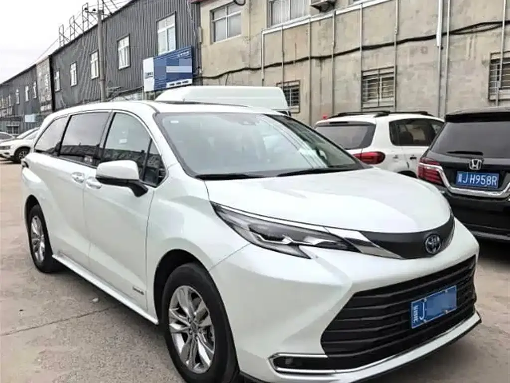 Toyota Sienna 2023 из CN, фото 5