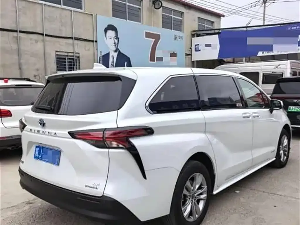 Toyota Sienna 2023 из CN, фото 2