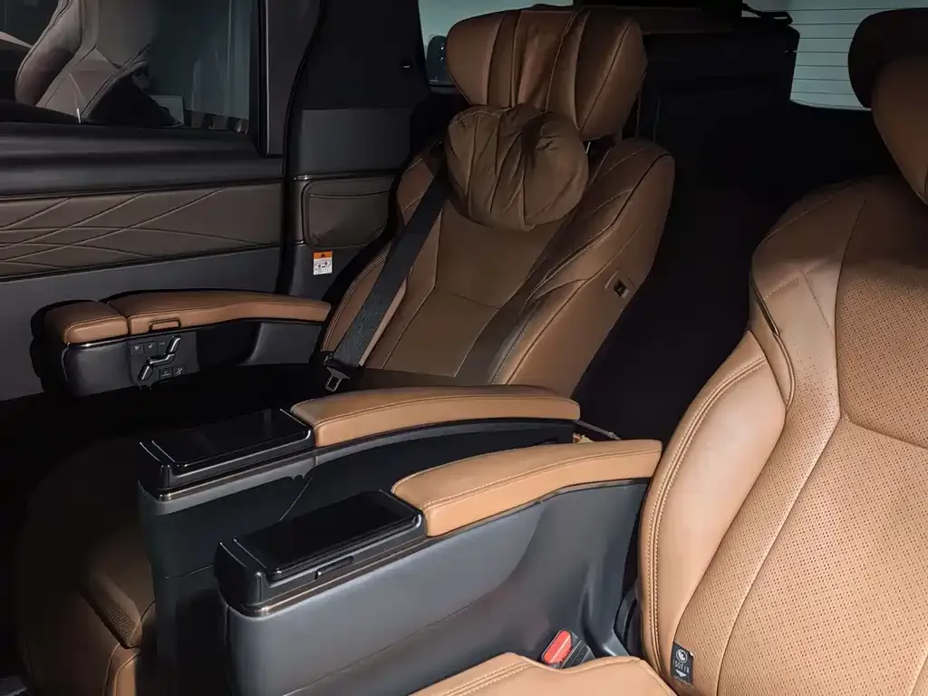 Toyota Vellfire 2023 из CN, фото 7