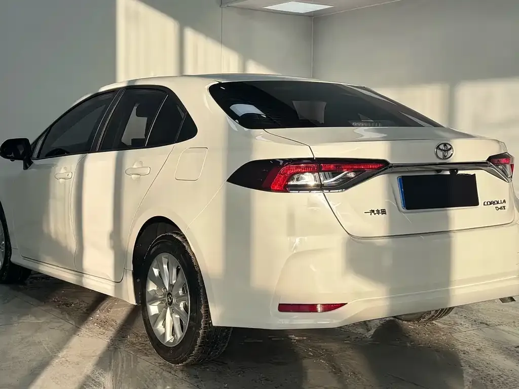 Toyota Corolla — фото 4