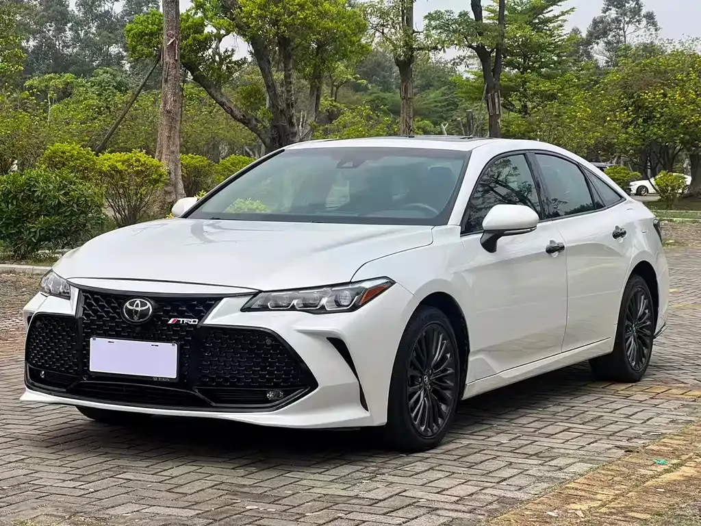 Toyota Avalon — фото 1