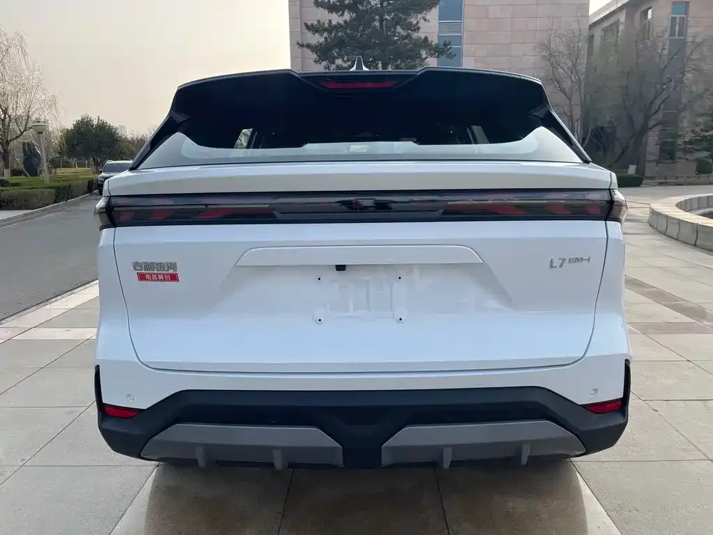 Geely Galaxy L7 — фото 10
