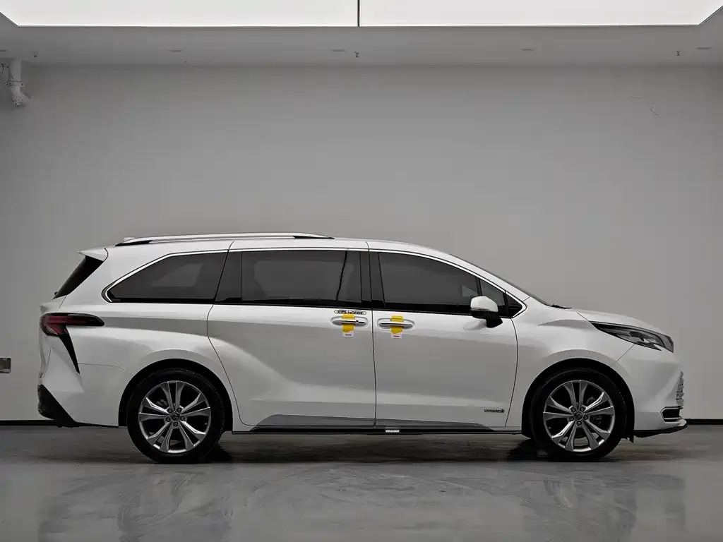Toyota Sienna 2022 из CN, фото 2