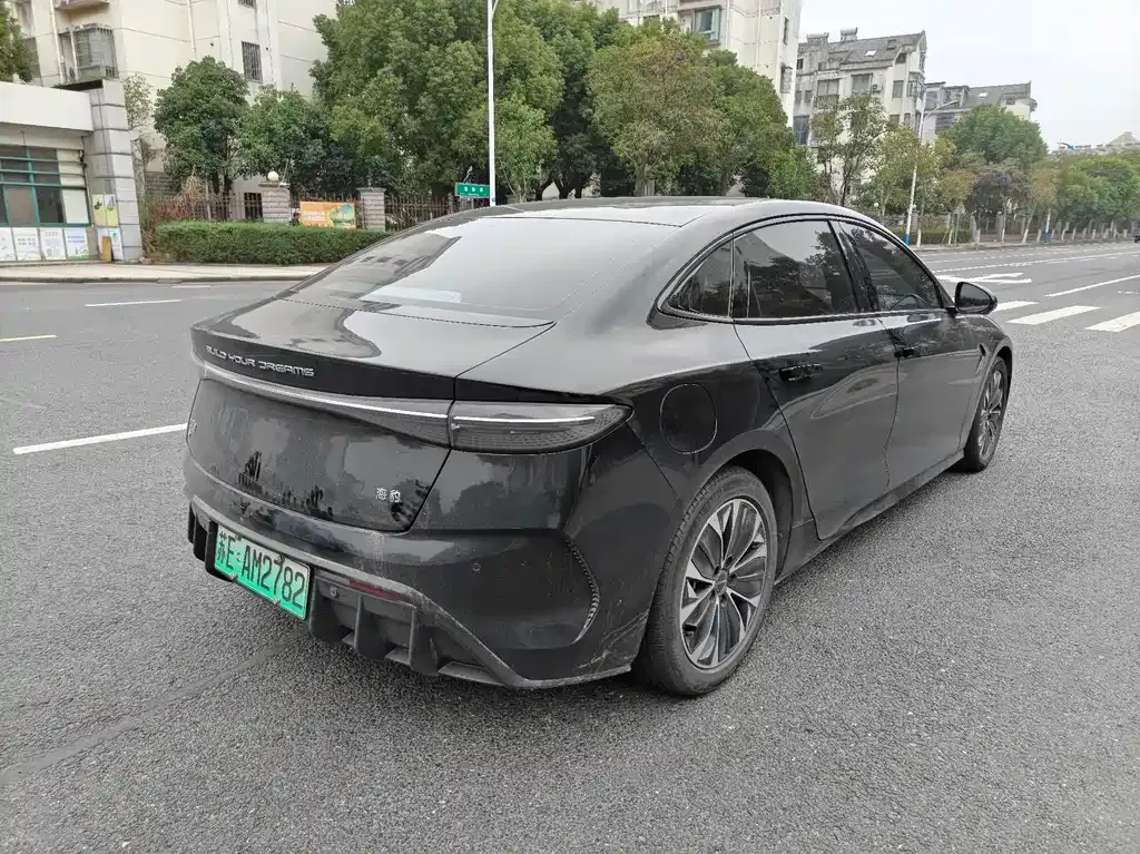BYD Seal — фото 5