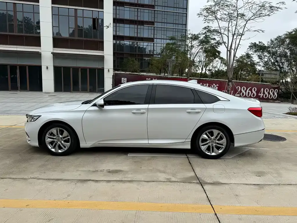 Honda Accord — фото 8