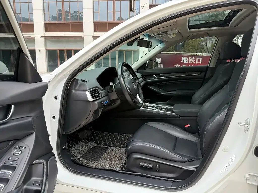 Honda Accord — фото 9