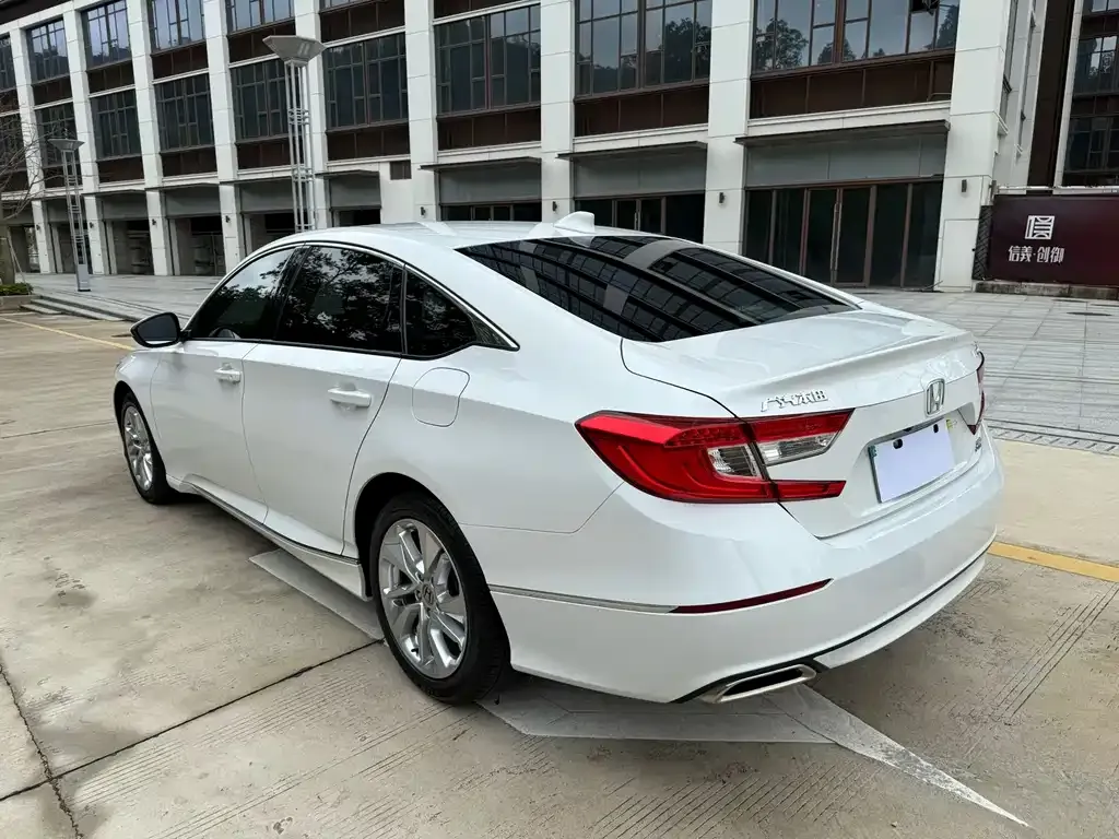 Honda Accord — фото 3