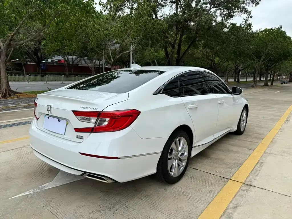 Honda Accord — фото 7