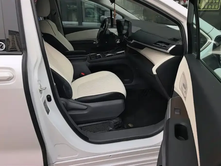 Toyota Sienna — фото 2
