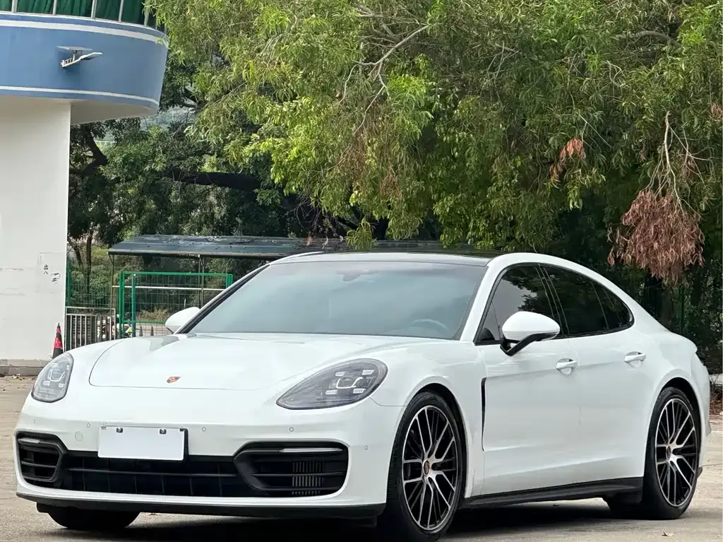 Porsche Panamera — фото 1