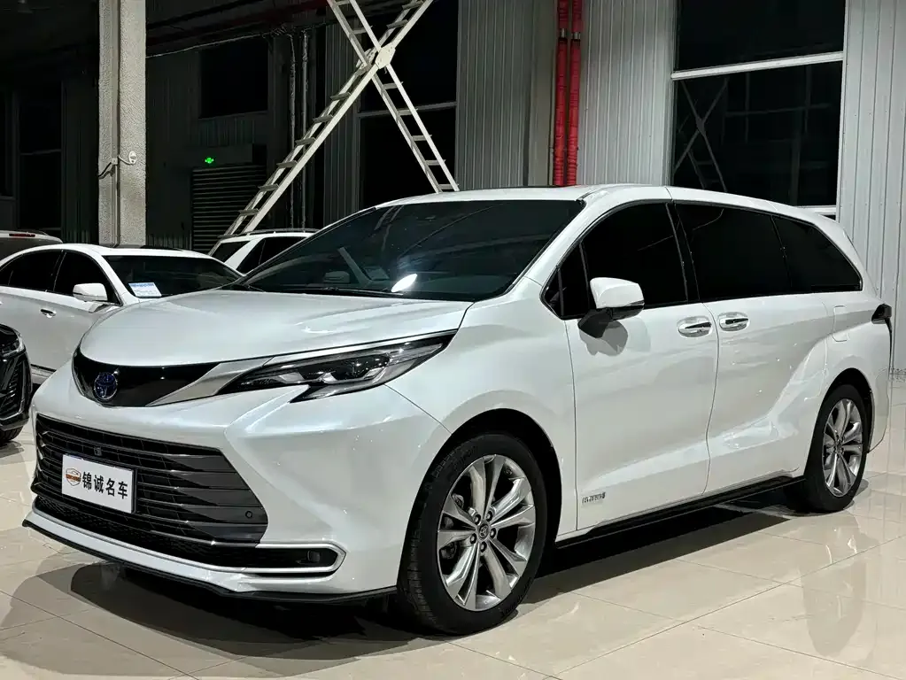 Toyota Sienna 2023 из CN, фото 1