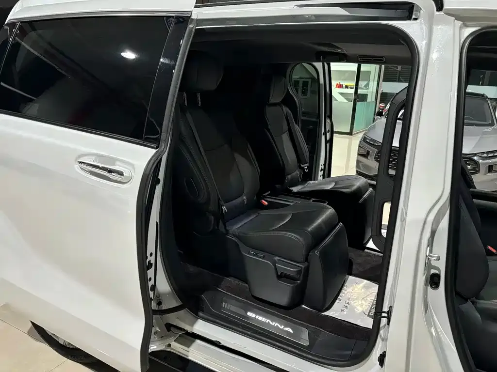Toyota Sienna 2023 из CN, фото 6