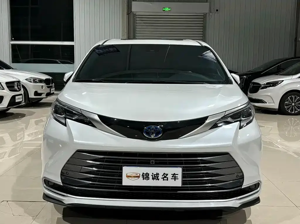 Toyota Sienna 2023 из CN, фото 4