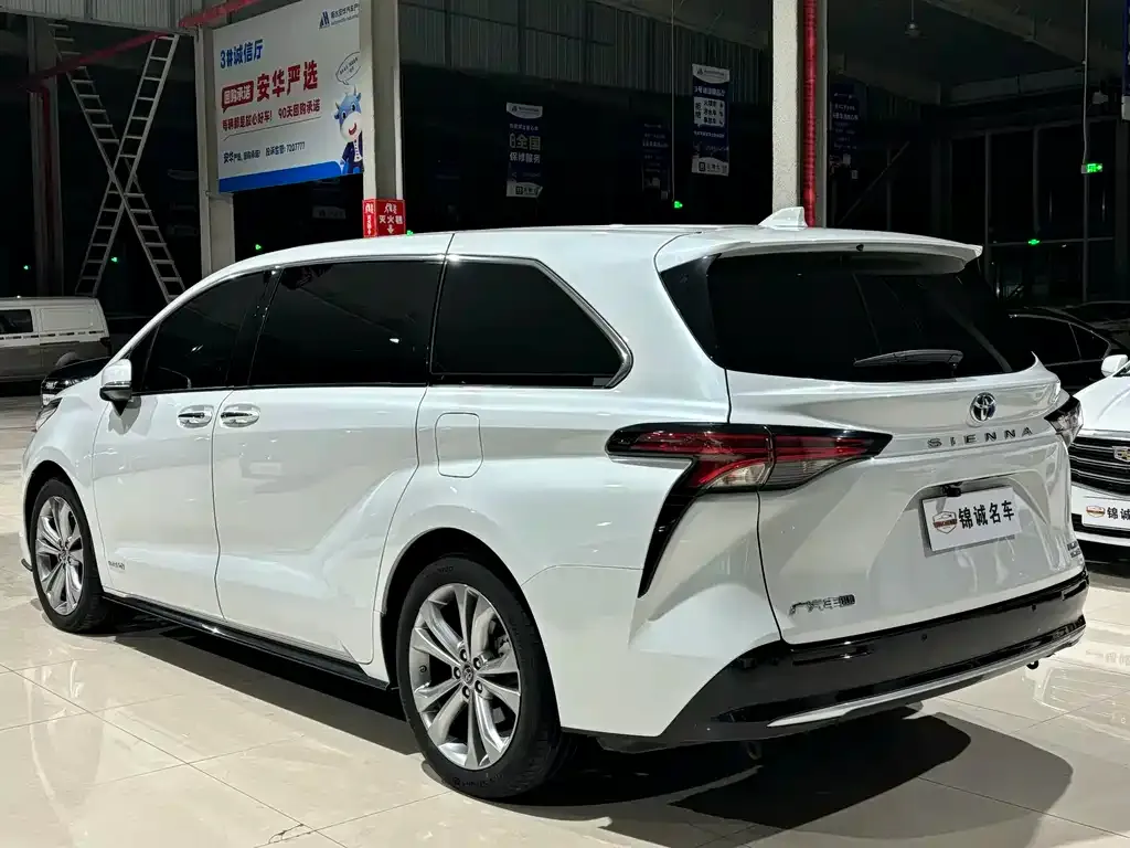 Toyota Sienna 2023 из CN, фото 3