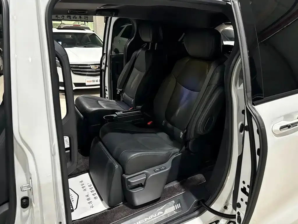 Toyota Sienna 2023 из CN, фото 10