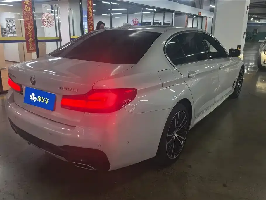BMW 5 Series 2023 из CN, фото 4