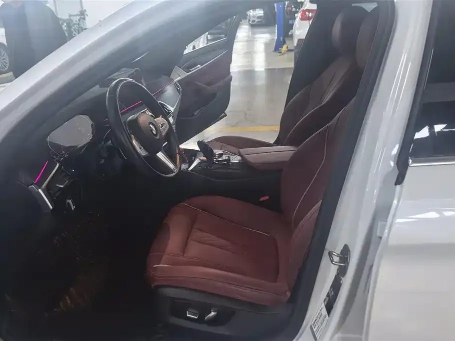 BMW 5 Series 2023 из CN, фото 2