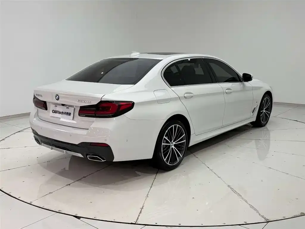 BMW 5 Series — фото 10