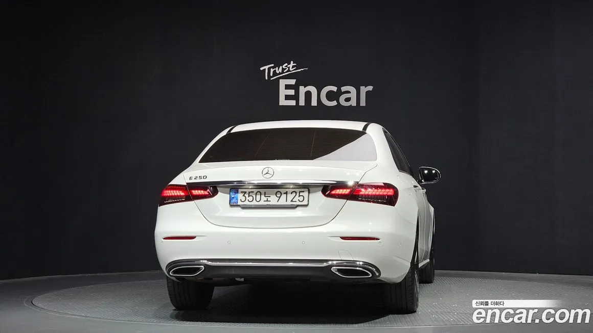 Mercedes-Benz E-Class — фото 2
