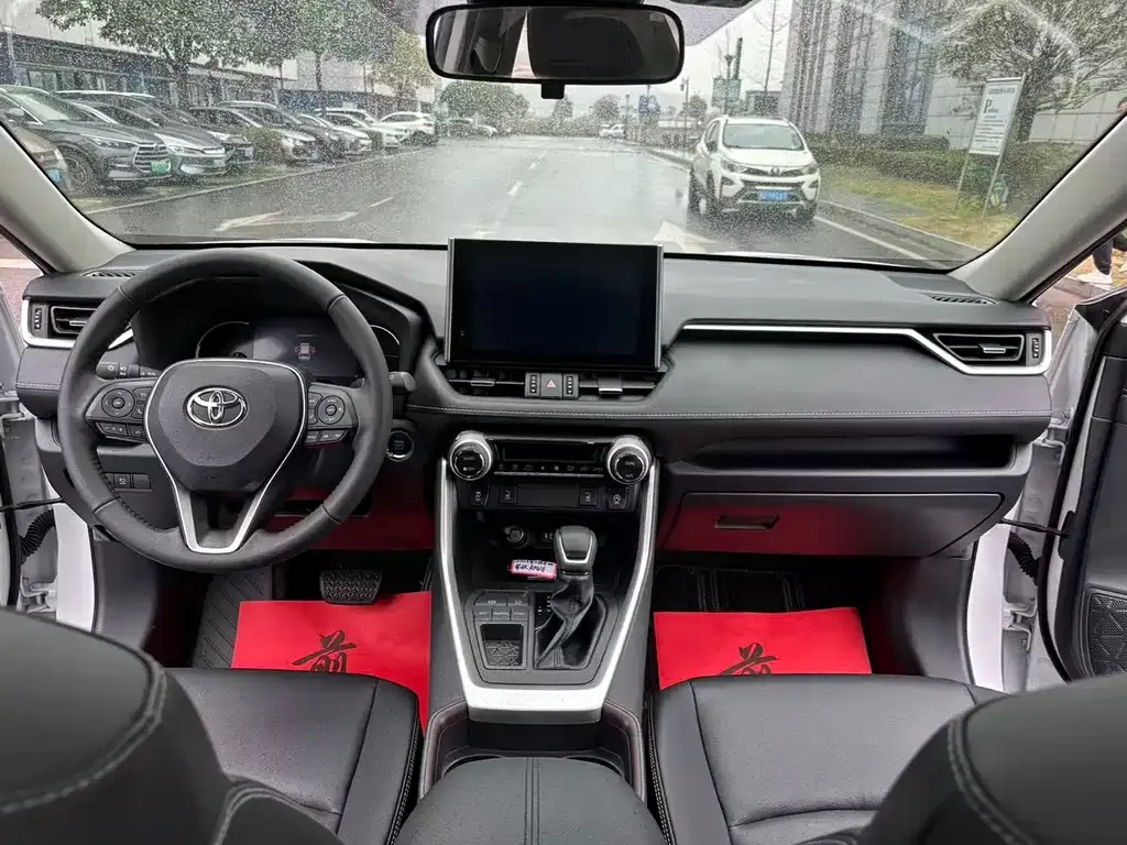 Toyota RAV4 — фото 2