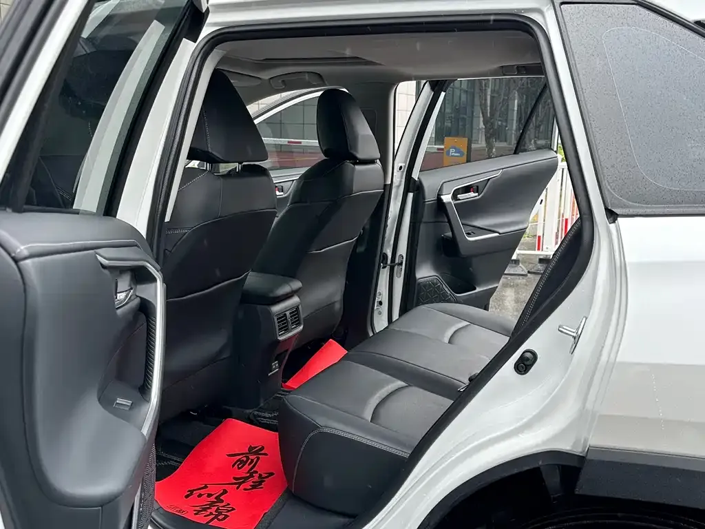 Toyota RAV4 — фото 3