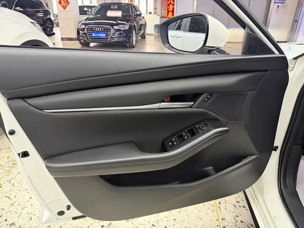Mazda 3 Axela 2022 из CN, фото 2