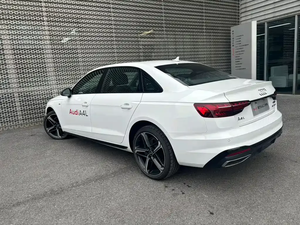 Audi A4L 2024 из CN, фото 10