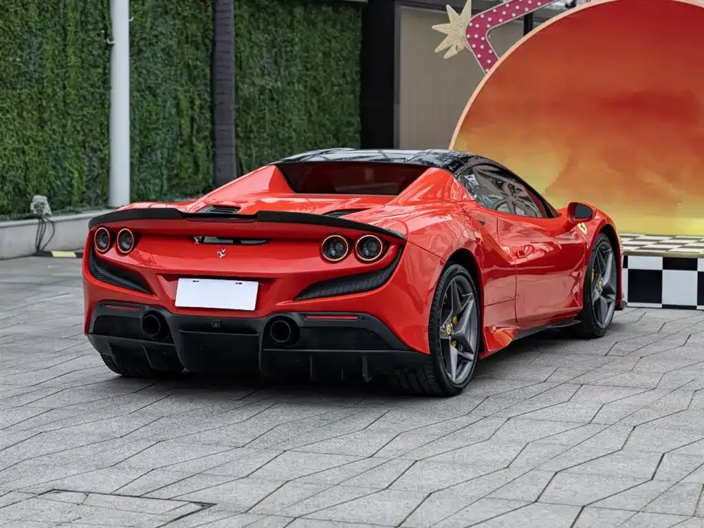 Ferrari F8 — фото 6