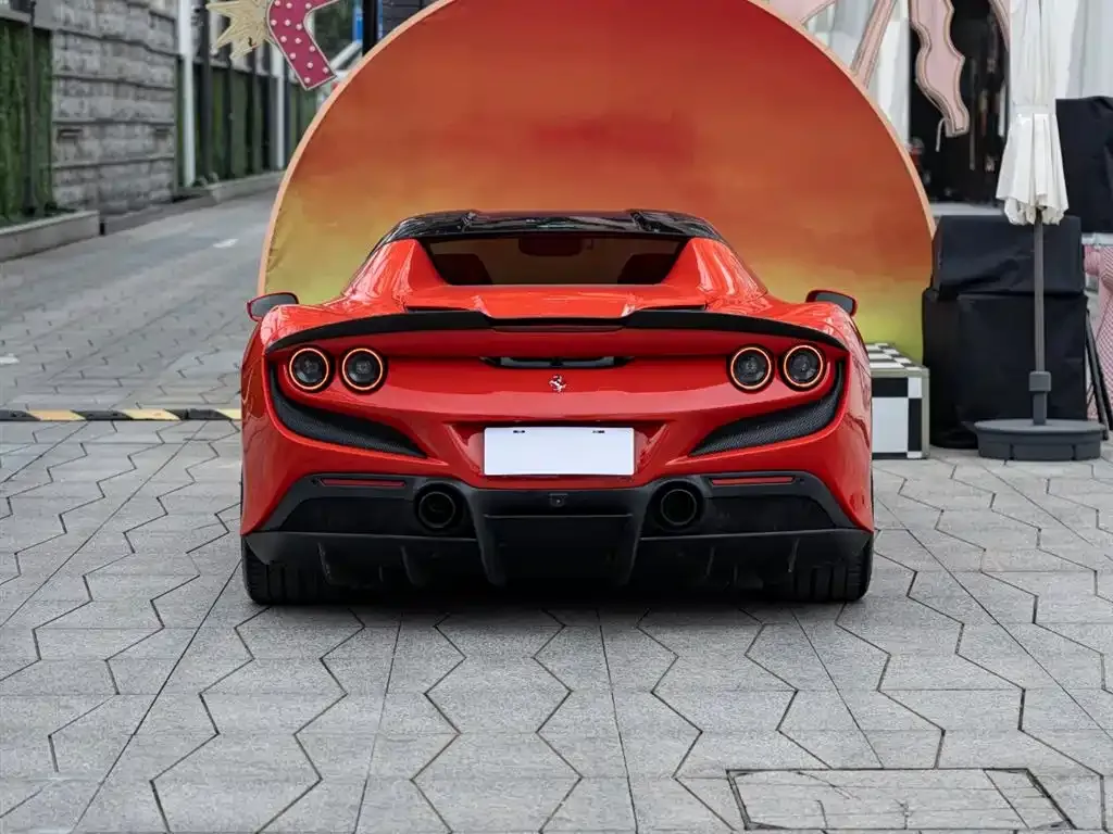 Ferrari F8 — фото 10