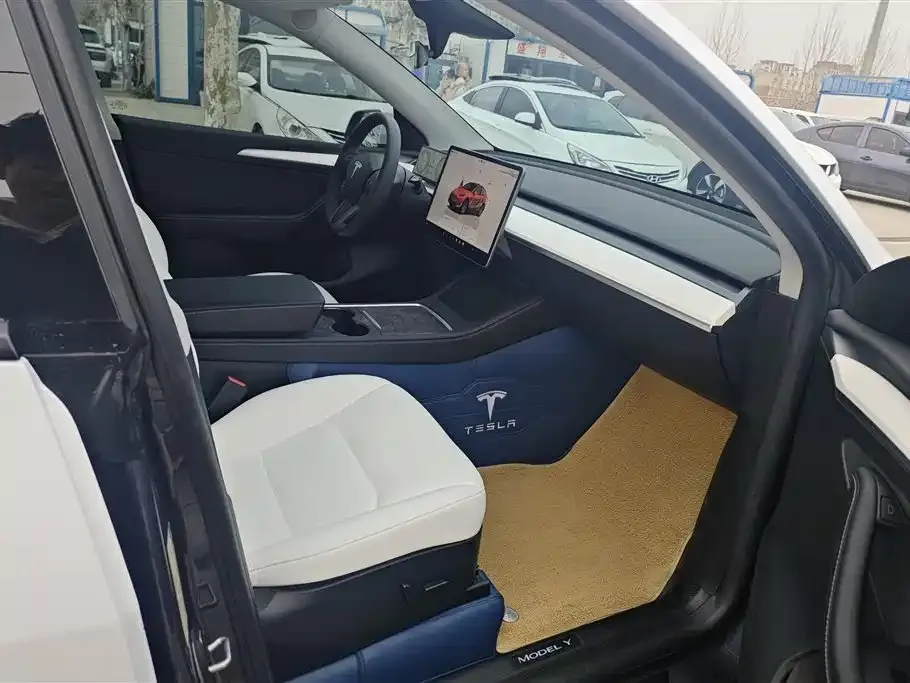 Tesla Model Y — фото 7