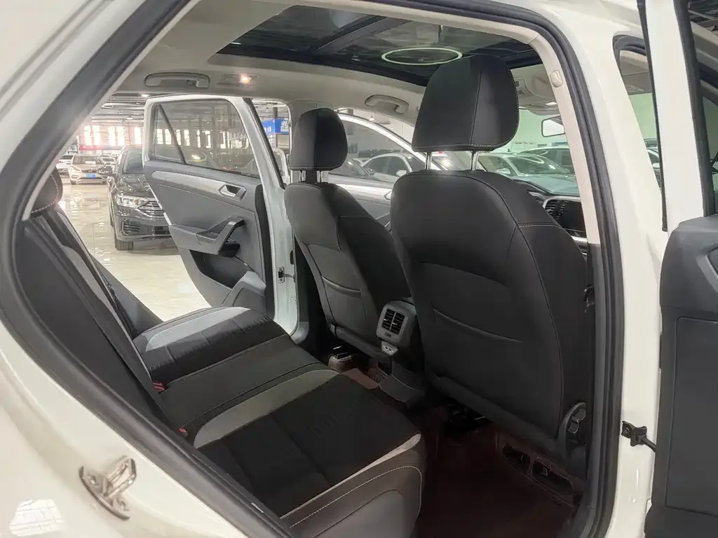 Volkswagen T-Roc 2023 из CN, фото 8