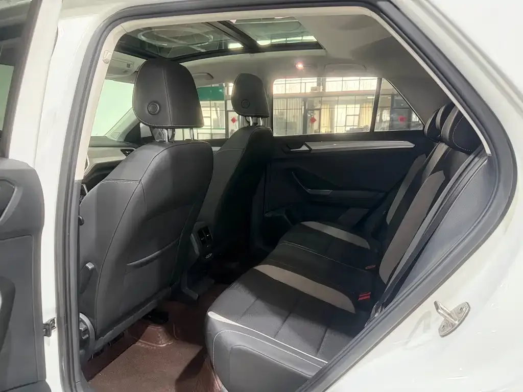 Volkswagen T-Roc 2023 из CN, фото 5