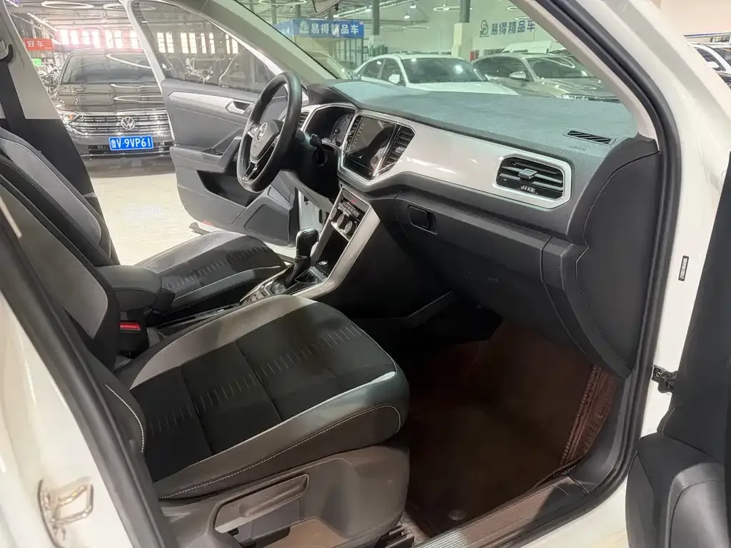 Volkswagen T-Roc 2023 из CN, фото 10