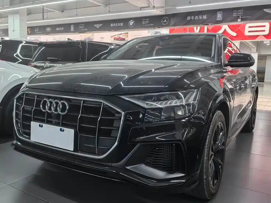Audi Q8 — фото 1