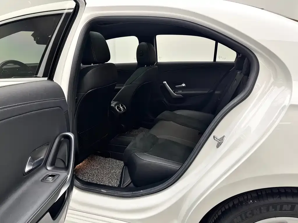 Mercedes-Benz A-Class — фото 10