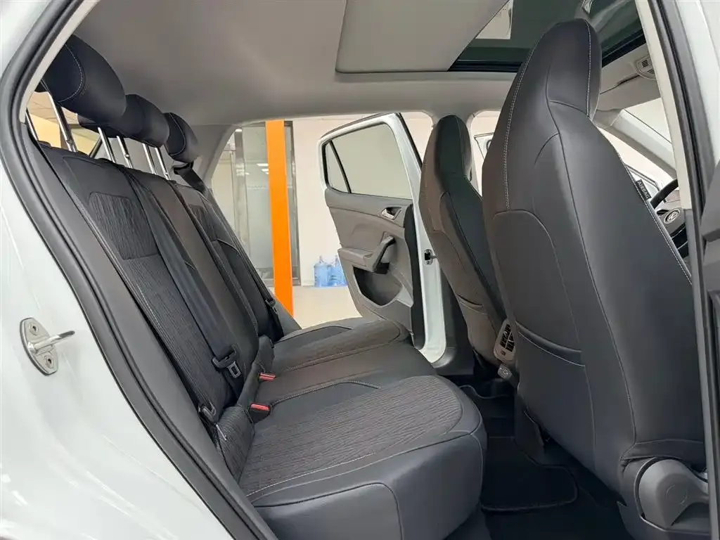 Volkswagen T-Cross — фото 8