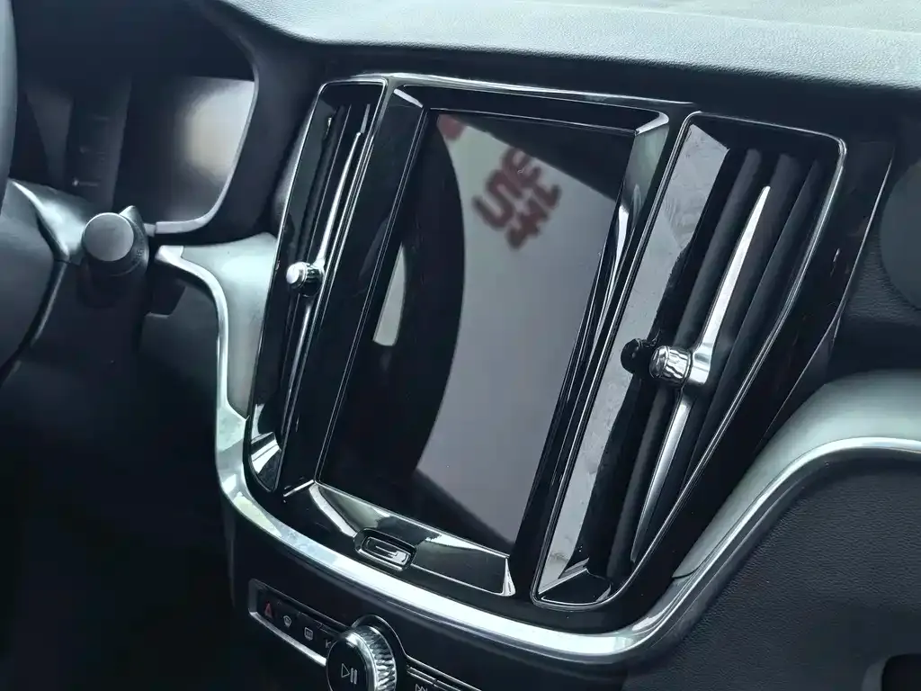 Volvo S60 — фото 10