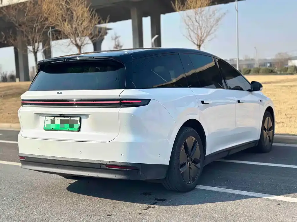 Li Auto i8 — фото 7