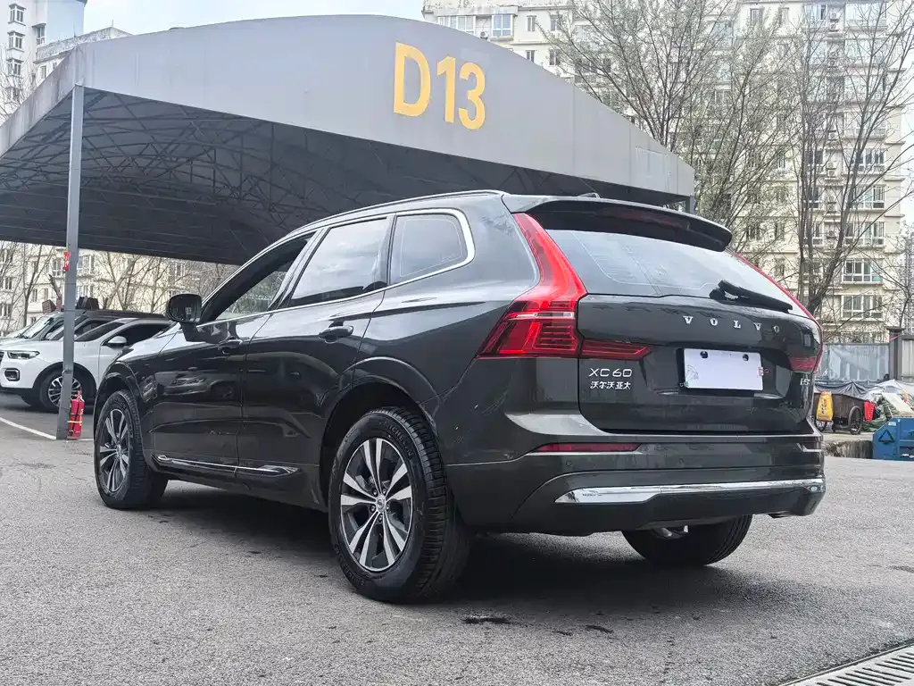 Volvo XC60 — фото 9