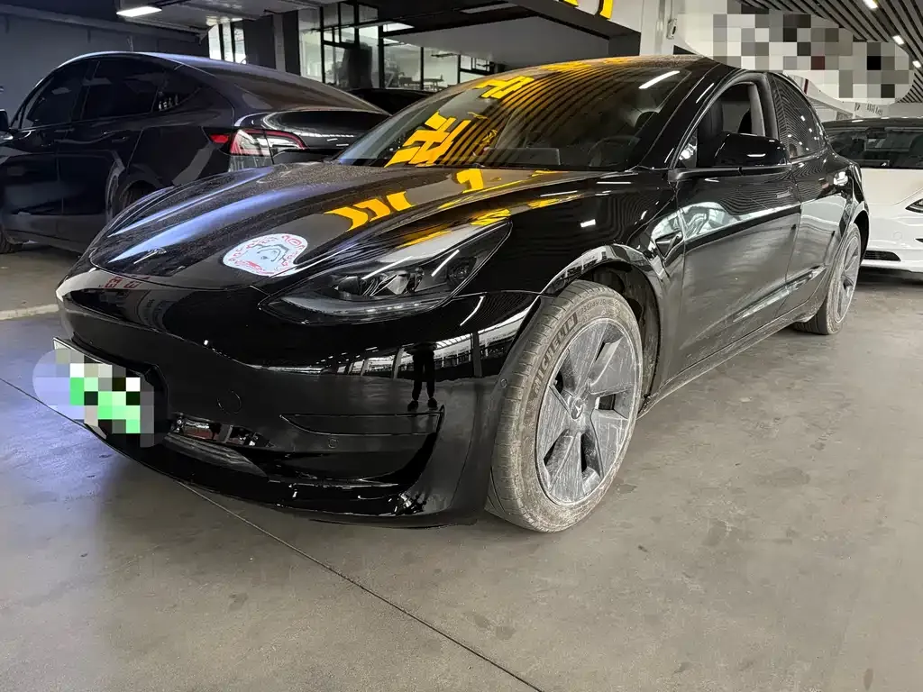 Tesla Model 3 — фото 1