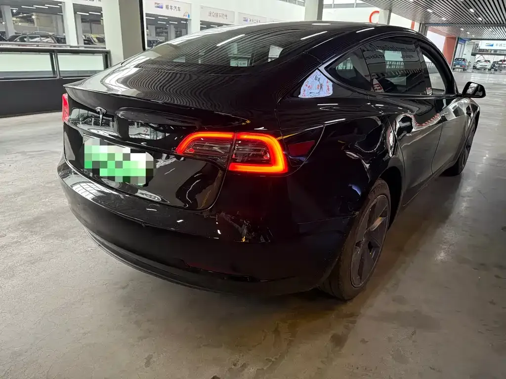 Tesla Model 3 — фото 5