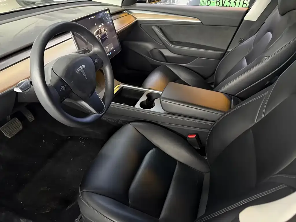 Tesla Model 3 — фото 7
