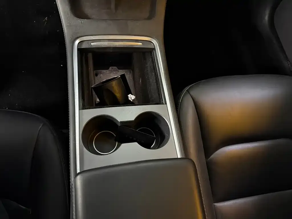 Tesla Model 3 — фото 4