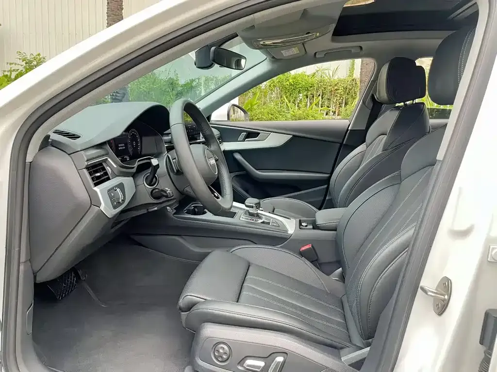 Audi A4L 2024 из CN, фото 5