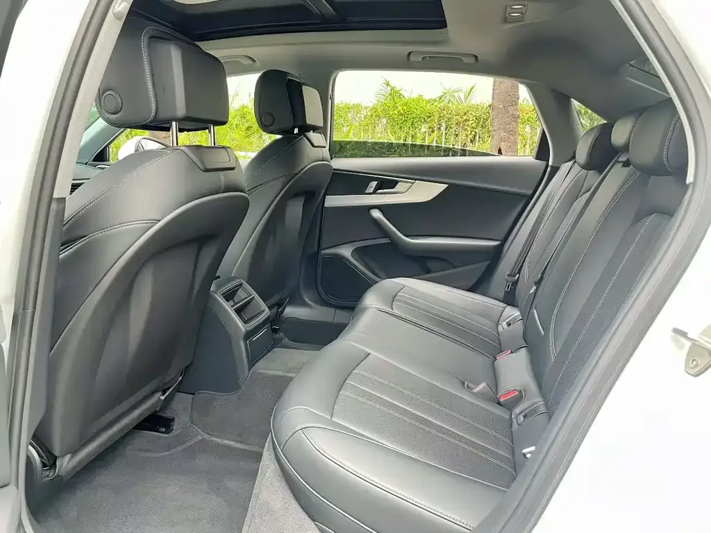 Audi A4L 2024 из CN, фото 3