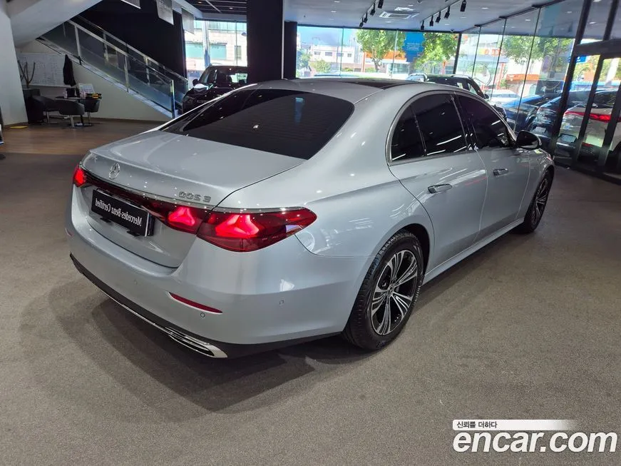 Mercedes-Benz E-Class 2025 из KR, фото 2