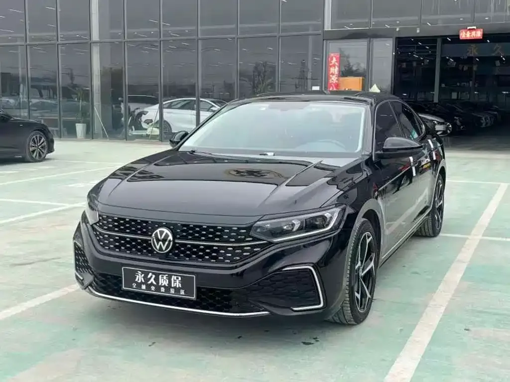 Volkswagen Passat — фото 1