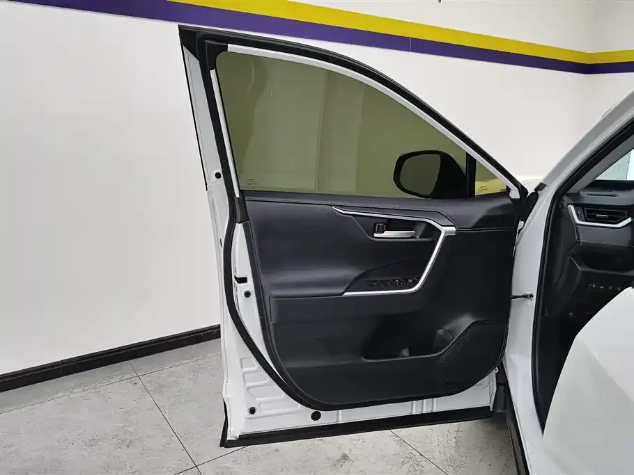 Toyota Wildlander 2023 из CN, фото 2